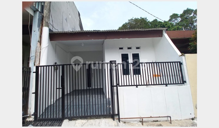 Affordable Ready-to-Live Rental House in Bintaro Sector 3A Affordable Ready-to-Live Rental House in Bintaro Sector 3A
