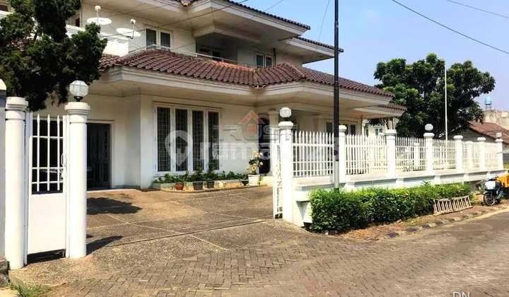 Rumah Mewah dan Luas Dalam Perumahan Bintaro Sektor 3