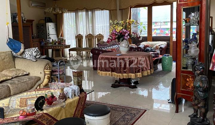 For sale: House in Baliview Cirendeu complex, a favorite complex in the Cirendeu area, closest to Lebak Bulus MRT, near Labschool School. 2