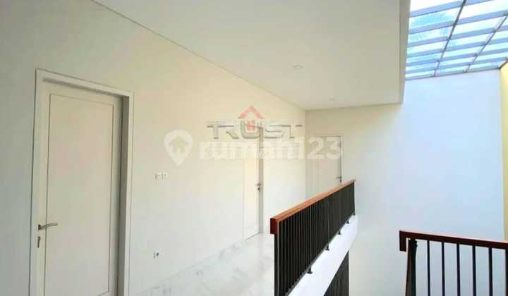 Minimalist House in a Complex with Strategic Location Near Toll Access 2