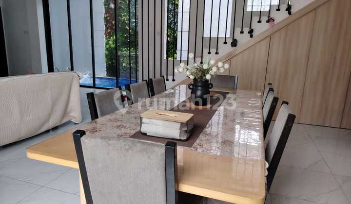 Rumah Minimalis dengan Kolam Renang di Bintaro Sektor 9 2