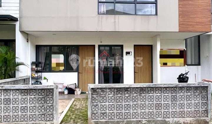 Townhouse Modern Minimalis, Lokasi Strategis nempel Stasiun 1