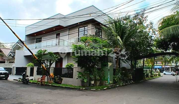 Ready-to-Occupy Elite Cluster Home in Bintaro Sector 9