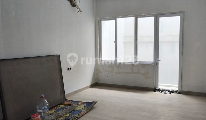 New House in Puri Indah, 225M, 3 Floors, Move-In Ready, Wide Road. 2