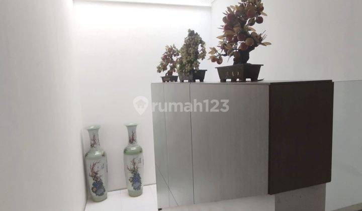 Rumah Intercon Luas 450 M2, Kolam Renang, Selatan 2