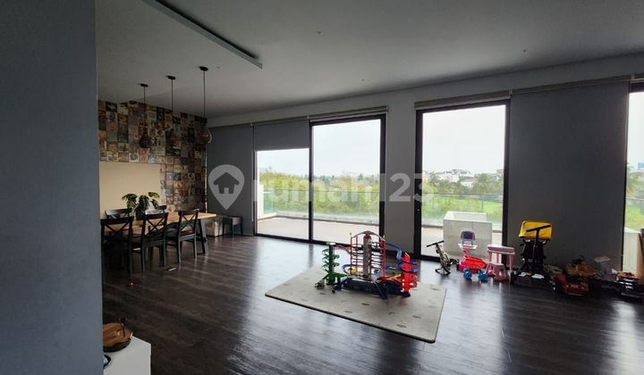 Rumah Crown Golf 10x33, Furnish, 3,5 Lantai