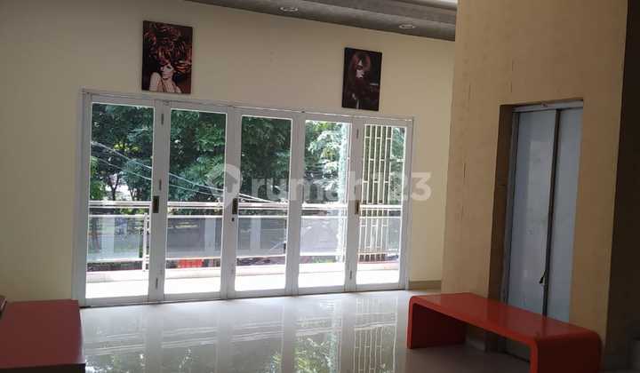 Ruang Usaha Jl Riau 1