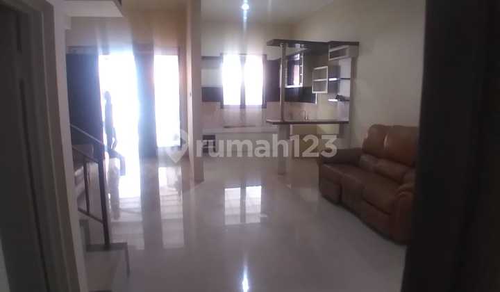 Rumah Tinggal 2 Lantai Lokasi Sayap Karapitan