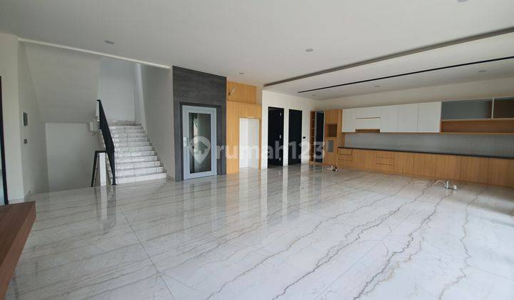 Rumah Mewah Alam Sutera Hook Lantai Marmer dengan Lift, selangkah ke Sport Club, Cluster Favorit 8