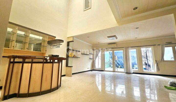 Rumah Alam Sutera ,Bagus ,Private Contractor , Kusen n Pintu Jati, Double High Ceiling di Dining Room, Lapang , semua kamar tidur Ensuite Bath Room 2