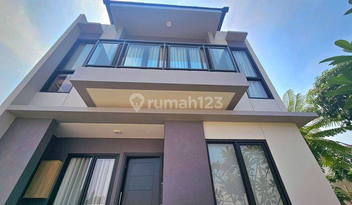 Rumah Dekat Akses Tol Karawaci, 2 lantai, Langka Lapang Living - Dining dan kamar tidur luas. 2