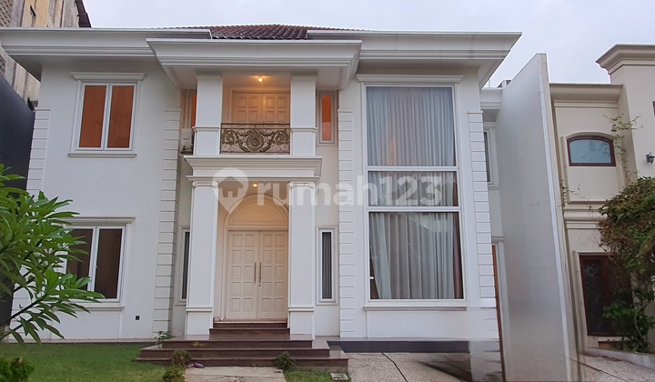 Beautiful Alam Sutera House, Independent Construction, Double High Ceiling, Marble Floors, Has 2 Master Bedrooms