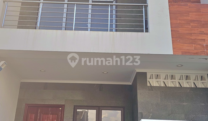 Rumah Alam Sutera Langka Private Contractor Siap Huni 2 Kamar Tidur Ensuite Bathroom.  2