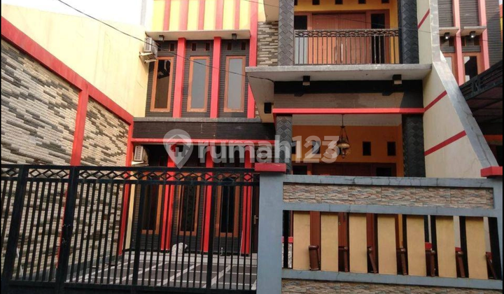 Disewakan rumah bagus di Johar Baru  jalan depan rumah 2 mobil