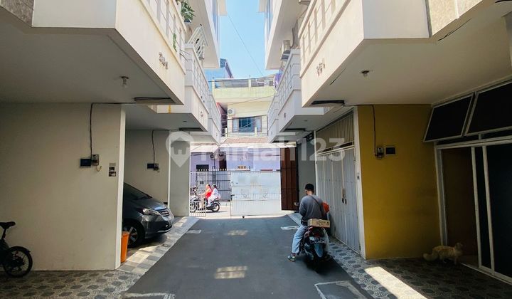 For Sale Cluster House in Kemayoran, one gate system, 3 floors, excellent condition like new. For Sale Cluster House in Kemayoran, one gate system, 3 floors, excellent condition like new.