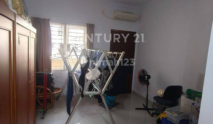 RUMAH SEMI FURNISHED 3LANTAI SIAP HUNI DI TAMANSARI 2