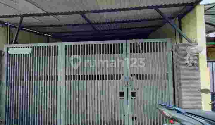 1-Story House Near Sunan Giri Road Suitable for Business