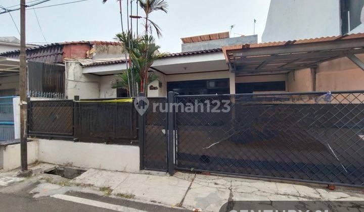 Rumah Siap Huni Strategis Lingkungan Komplek Cipinang 1