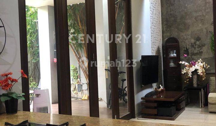 RUMAH MODERN DI UTAN KAYU SANGAT BAGUS DAN SIAP HUNI  2