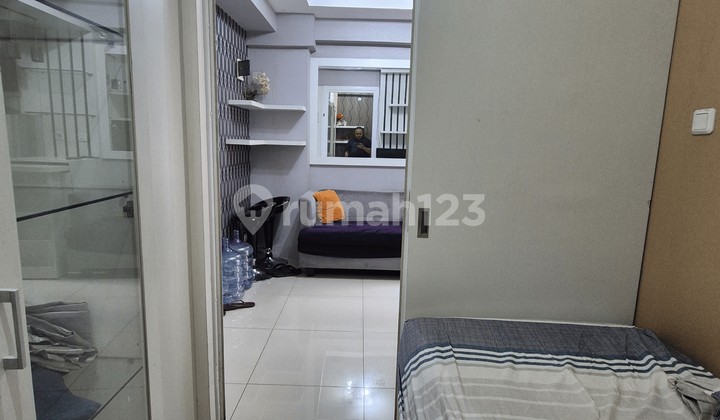 Di Sewakan 2 Bedroom Apartemen Green Pramuka Tower Chrisant lantai 18  2