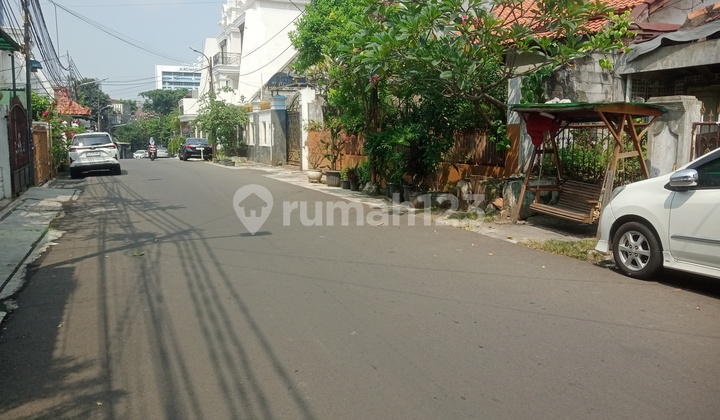 Rumah lama jalan lebar, lokasi strategis dijual cepat 2