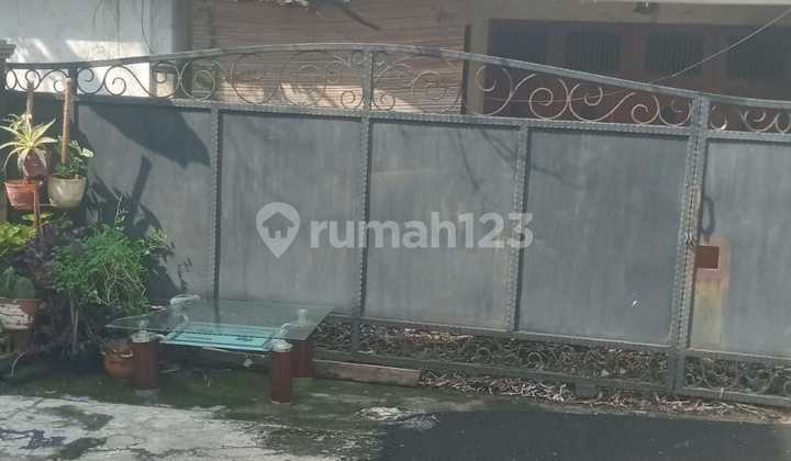 Rumah lama.Tebet dengan lokasi strategis dijual cepat