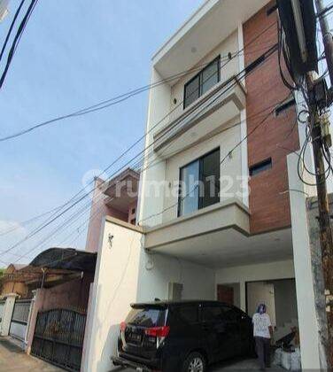 Brand New Minimalis Tebet 3 Lantai Disewakan Cepat 1