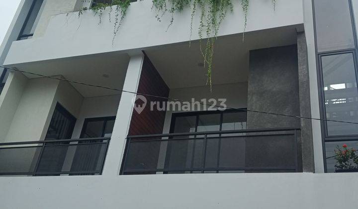 Brand New Minimalis 3 Lantai Ada 2 Unit Lokasi Strategis 2