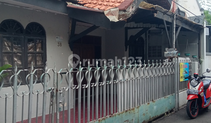 Rumah Tebet lokasi strategis dijual cepat