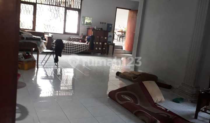 Ready-to-occupy house in a strategic location within a complex for quick sale. 2