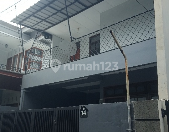 Brand New Minimal Dilokasi Strategis, Cocok untuk Kantor Maupun Tinggal