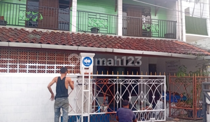 Ready-to-occupy house suitable for living or office