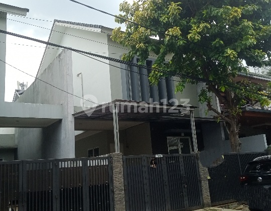 New minimalist house for rent quickly in Tebet, wide street