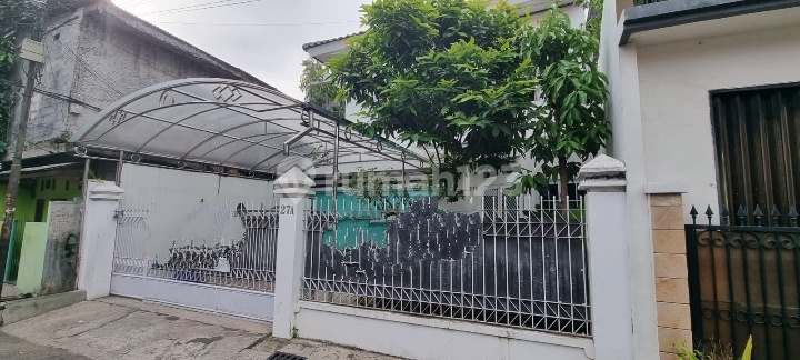 Rumah siap huni ada kolam renangnya dijual cepat