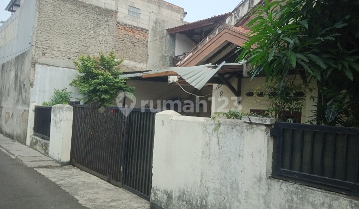 Rumah siap huni Tebet dilokasi strategis dijual cepat