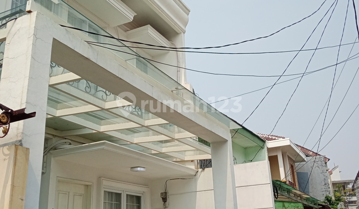 Brand New Minimalis Tebet dengan Lokasi Strategis, Dekat Taman