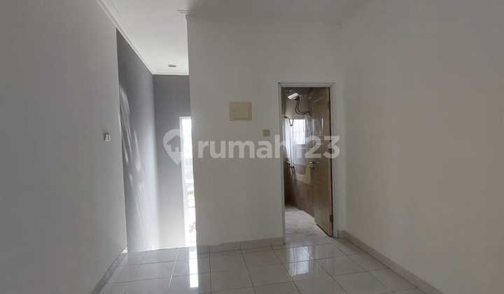 Rumah Bagus 2 Lantai Rapi Dalam Cluster  7