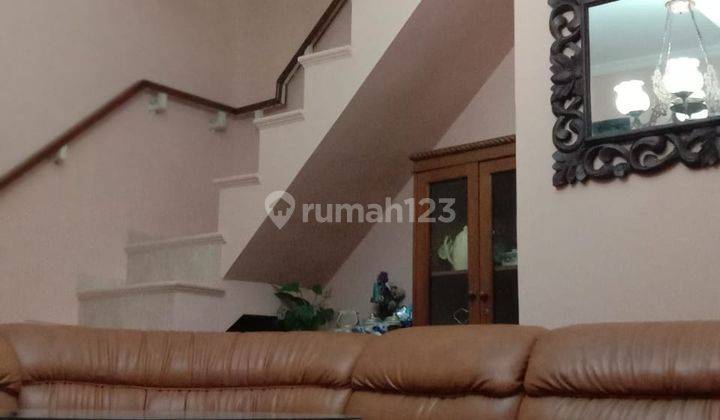 Rumah Bagus 2 Lantai Siap Pakai Furnished di Jakarta Timur 1