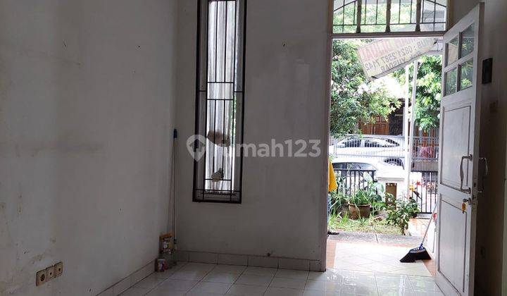 Rumah Bagus 2 Lantai Rapi Strategis di Citra Gran 2