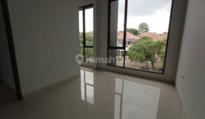 Rumah Bagus 2 Lantai Rooftop Siap Huni Rapi 1