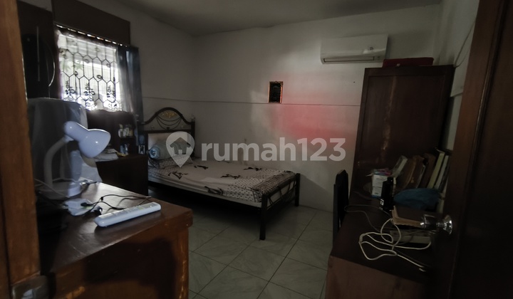 Old Sunter House for Sale Quiet Neighborhood