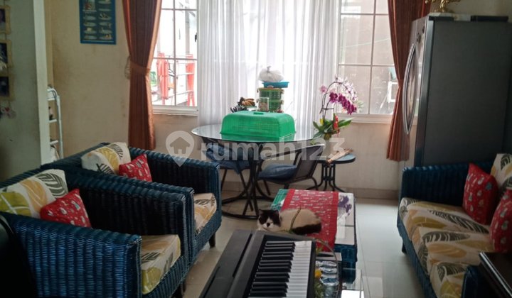 For Sale: Green Lake House, size 8x17, facing South.