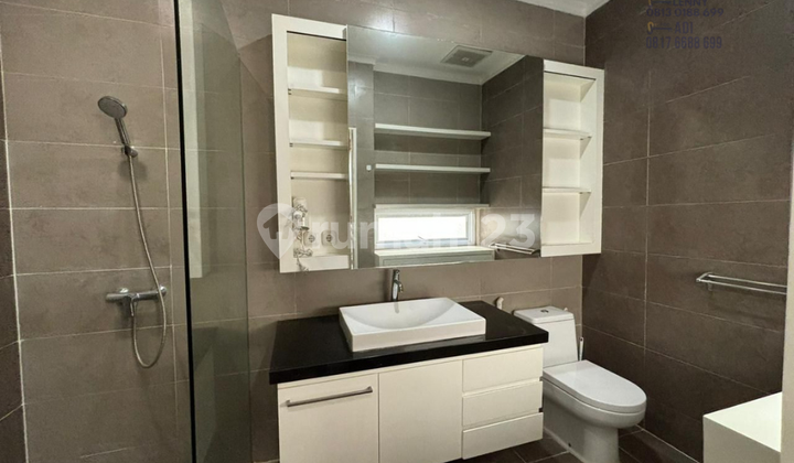 Just Renovated! Green Court House, Just Bring Your Luggage