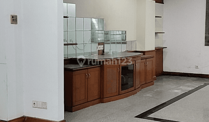 Dijual Ruko Gandeng Jln. Pangeran Jayakarta 6 Lantai 2