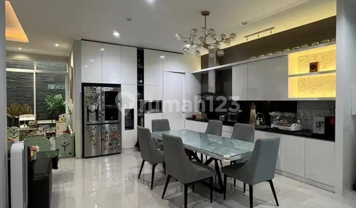 Miliki Rumah Terawat Depan Taman Uk 8x18 Golf Lake NEGO