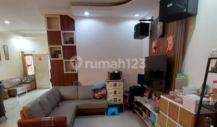 Malibu City Resort House Facing Boulevard Road Facing West