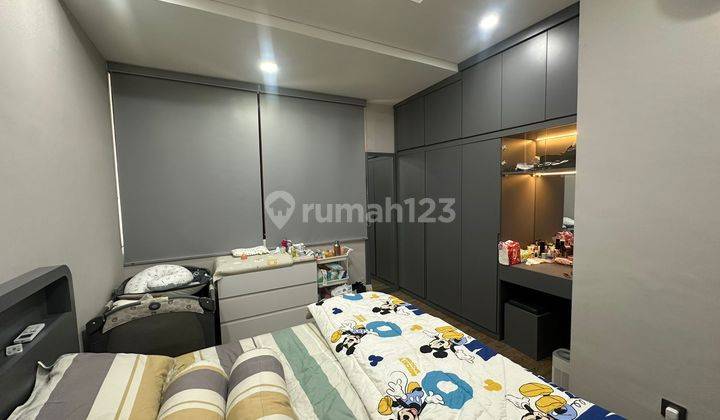 Rumah 2 Lantai Shm Sudah Renovasi Full Bangunan Semi Furnished 2