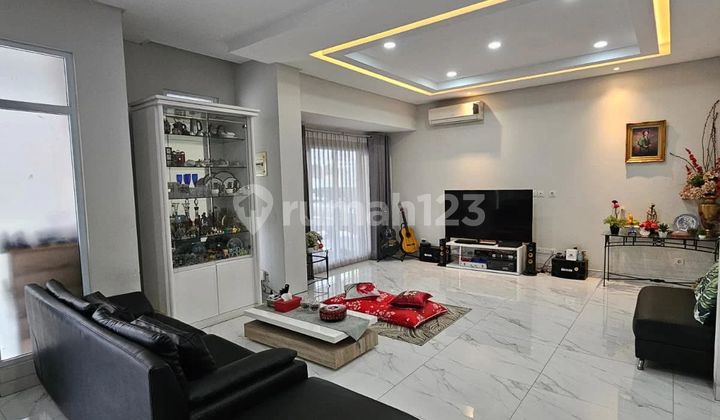 Rumah 10X18 di Amerika Latin Green Lake City 2 1/2 Lantai Super Rumah 10X18 di Amerika Latin Green Lake City 2 1/2 Lantai Super