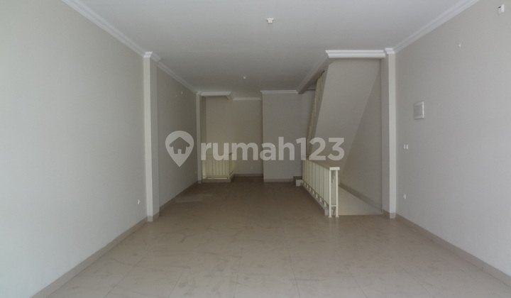 Cheapest Shop House for Sale in Green Lake City with Spacious Parking 1