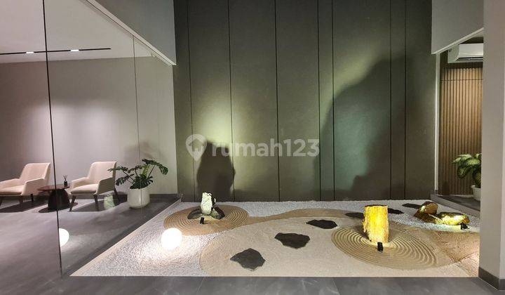 Rumah Danau 3 Lantai Furnished Mewah Cluster Ebony Dengan Taman 2